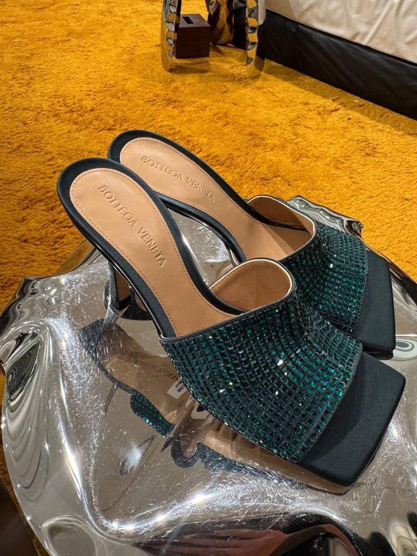 BOTTEGA VENETA Sandals front view - Women's luxury Shoes