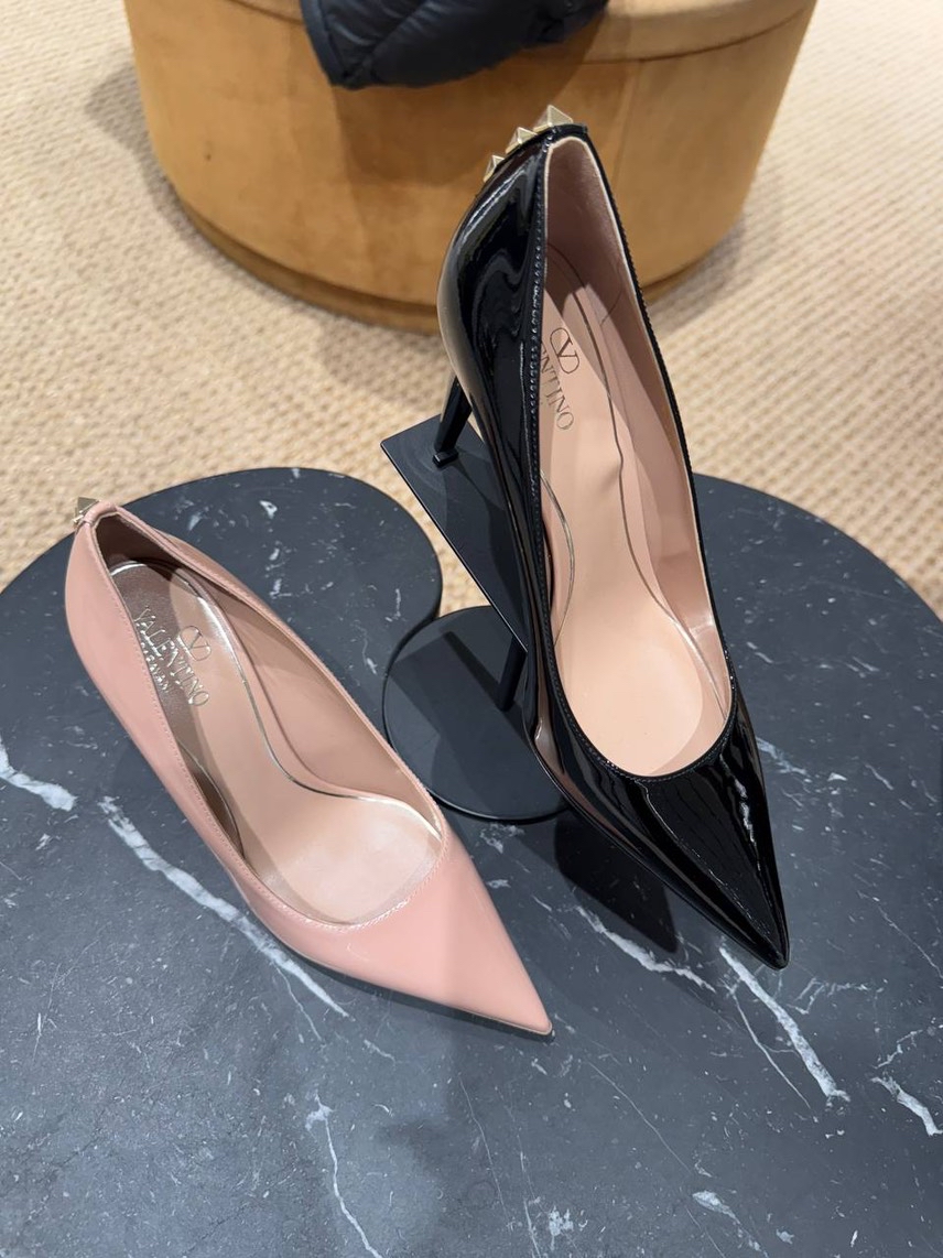 VALENTINO GARAVANI Pumps side view - Women's luxury Shoes