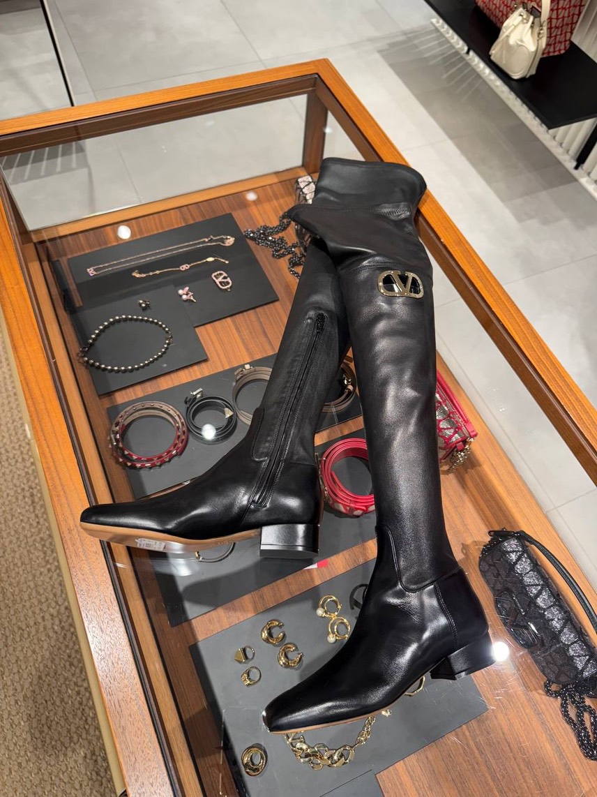 VALENTINO GARAVANI Boots front view - Women's luxury Shoes