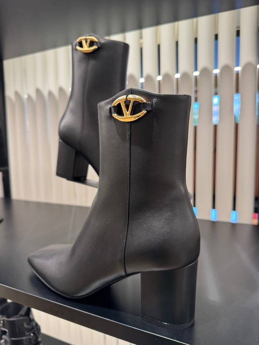 VALENTINO GARAVANI Boots side view - Women's luxury Shoes