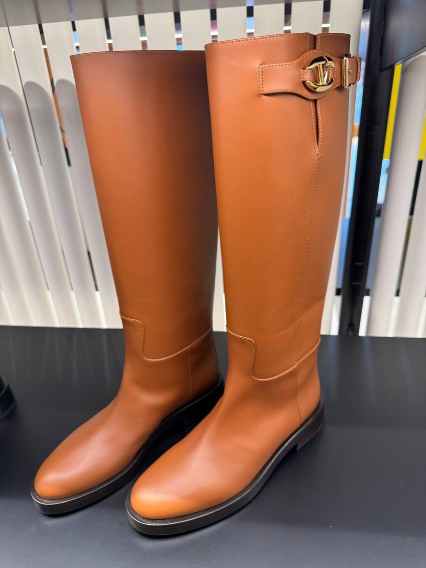 VALENTINO GARAVANI Boots side view - Women's luxury Shoes