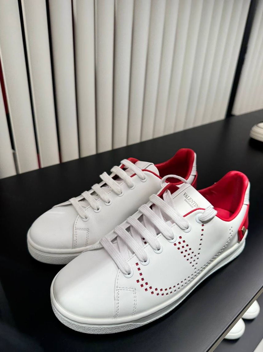 VALENTINO GARAVANI Sneakers side view - Women's luxury Shoes