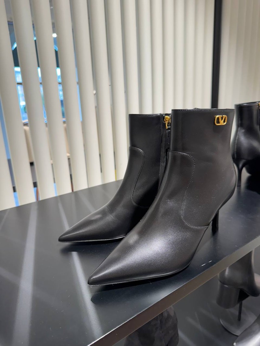 VALENTINO GARAVANI Boots front view - Women's luxury Shoes