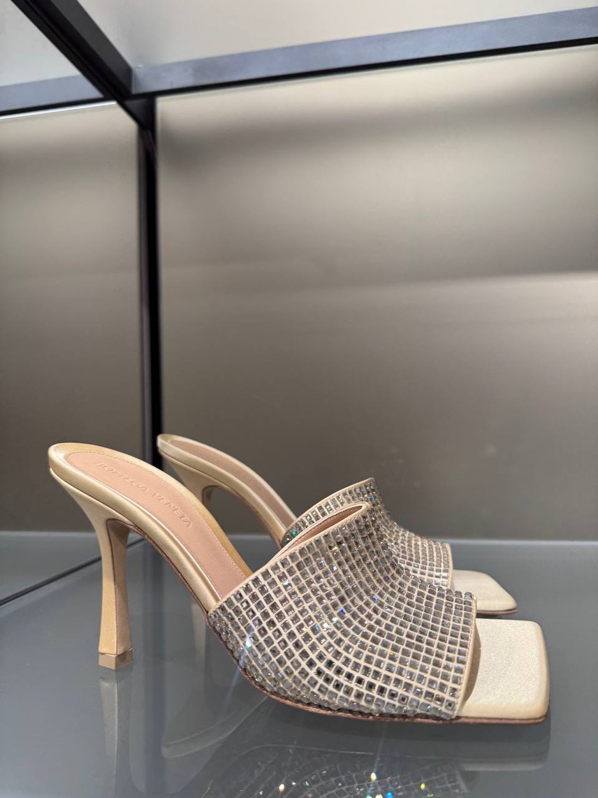BOTTEGA VENETA Sandals side view - Women's luxury Shoes