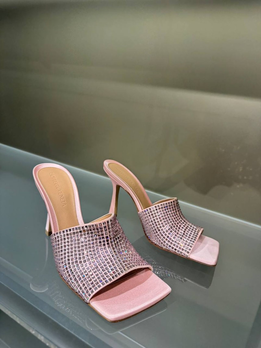 BOTTEGA VENETA Sandals front view - Women's luxury Shoes