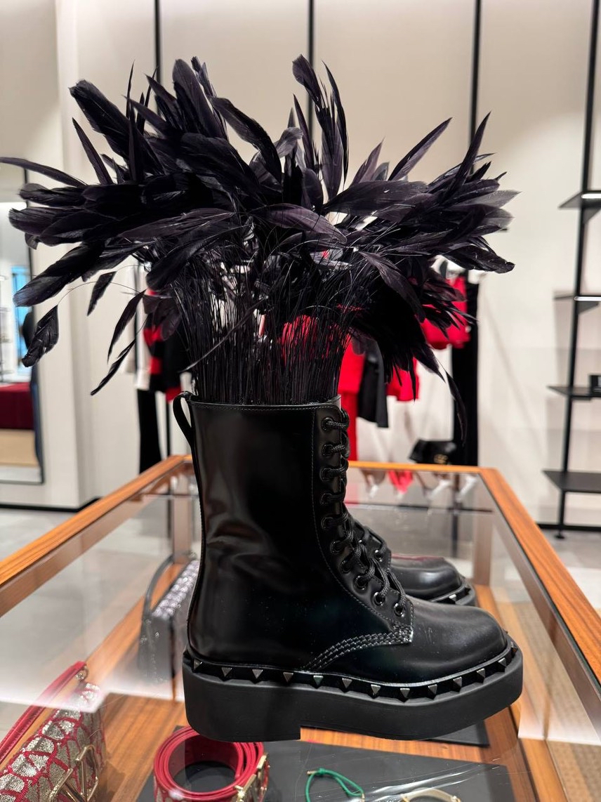 VALENTINO GARAVANI Boots side view - Women's luxury Shoes