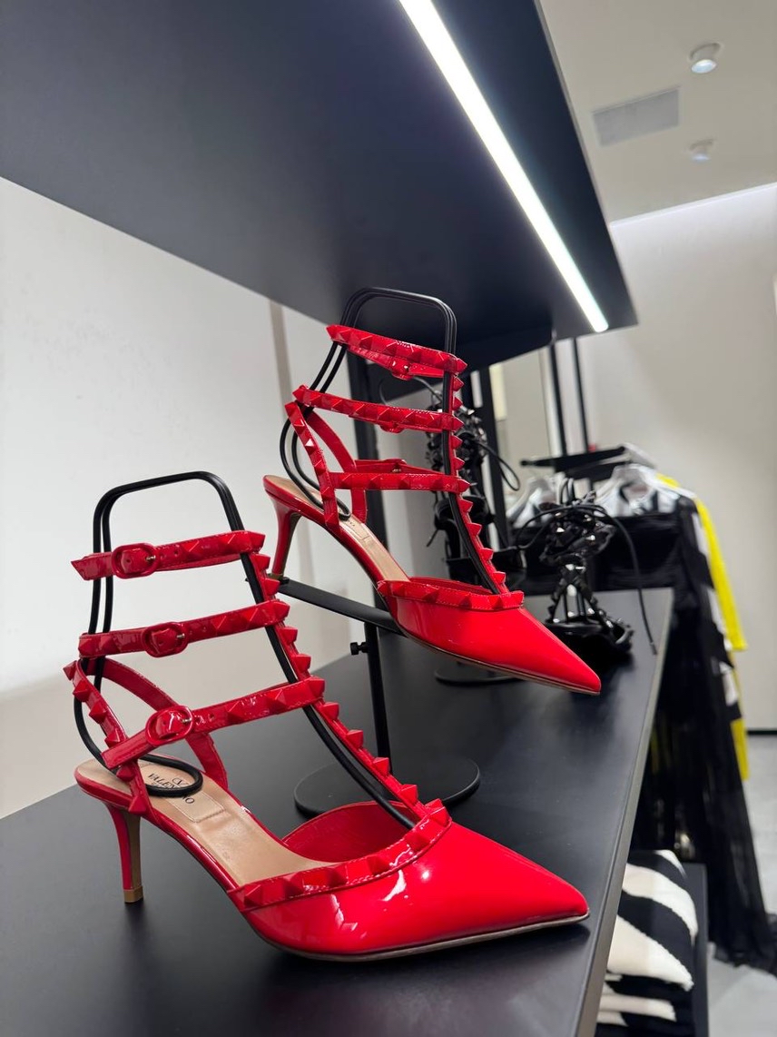 VALENTINO GARAVANI Sandals front view - Women's luxury Shoes