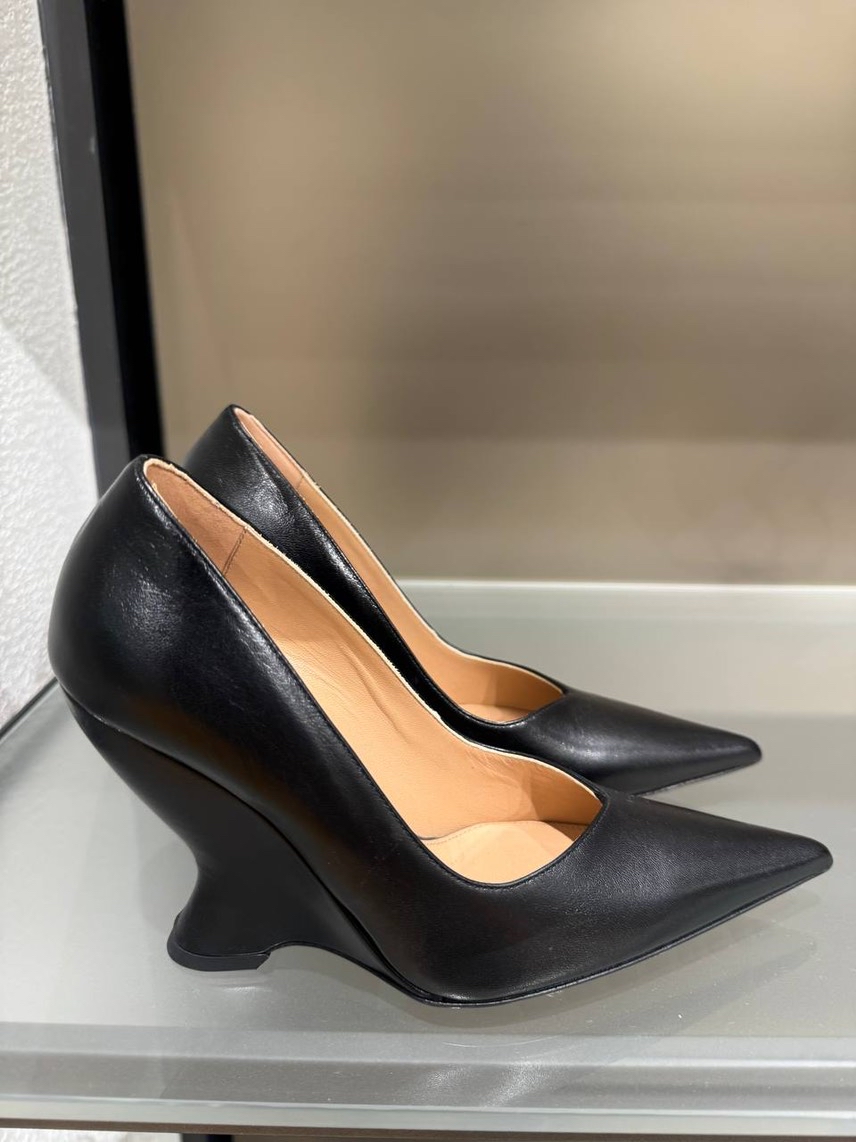 BOTTEGA VENETA Pumps front view - Women's luxury Shoes