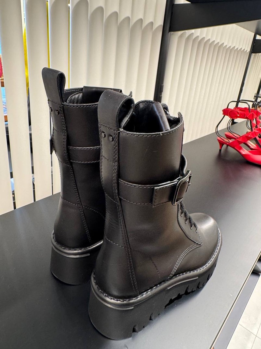 VALENTINO GARAVANI Boots side view - Women's luxury Shoes