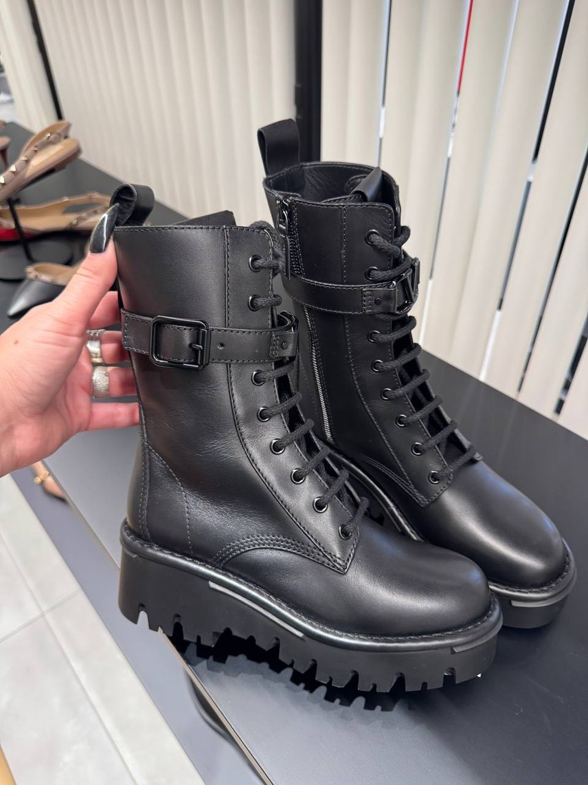 VALENTINO GARAVANI Boots front view - Women's luxury Shoes