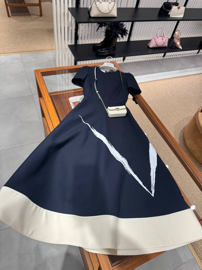 VALENTINO GARAVANI Dresses front view - Women's luxury Clothes