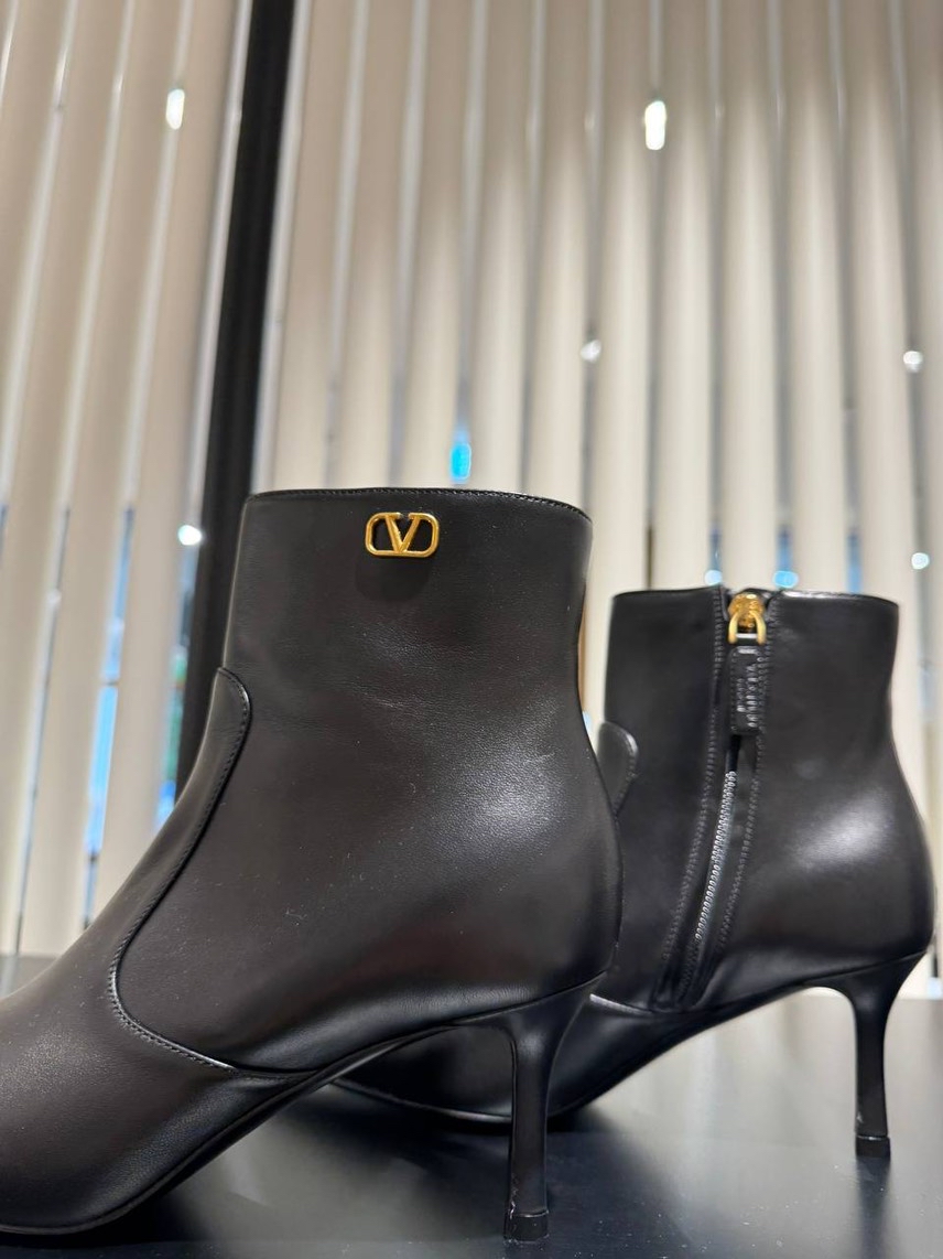 VALENTINO GARAVANI Boots side view - Women's luxury Shoes