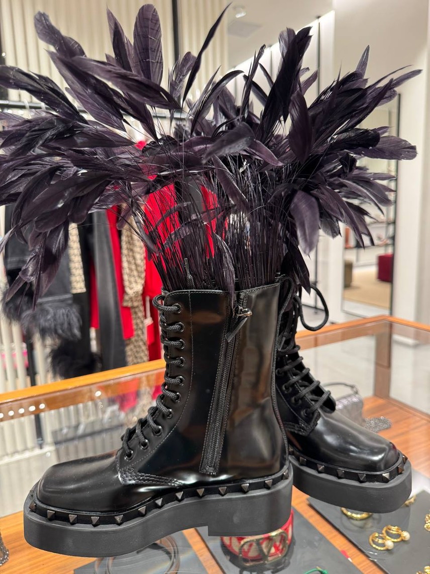 VALENTINO GARAVANI Boots side view - Women's luxury Shoes