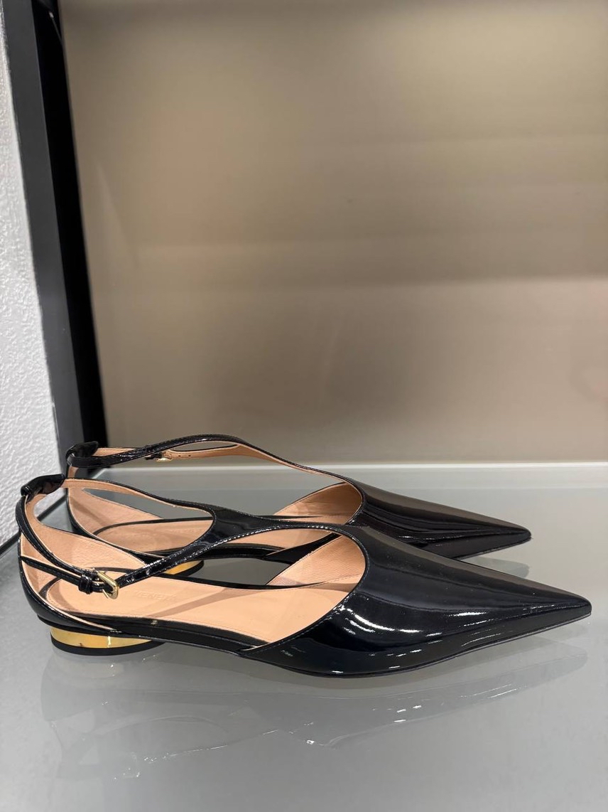 BOTTEGA VENETA Sandals front view - Women luxury Shoes