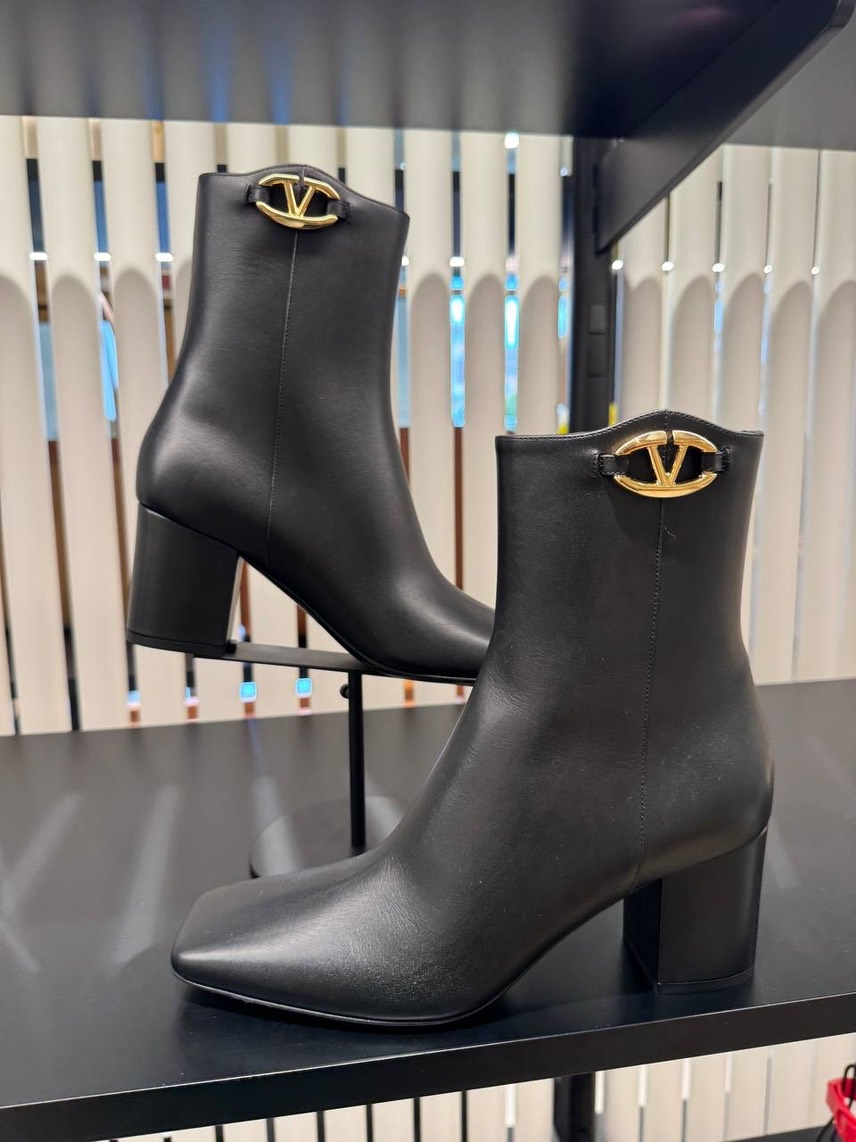 VALENTINO GARAVANI Boots front view - Women's luxury Shoes