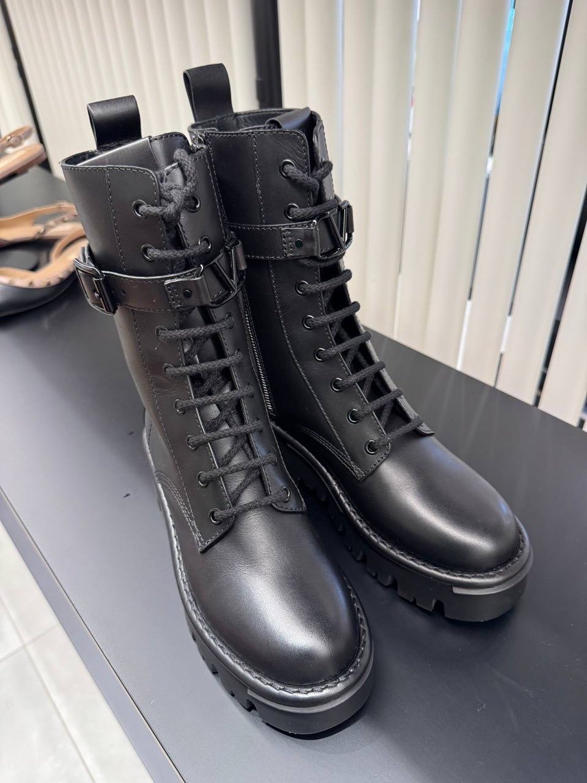 VALENTINO GARAVANI Boots side view - Women's luxury Shoes