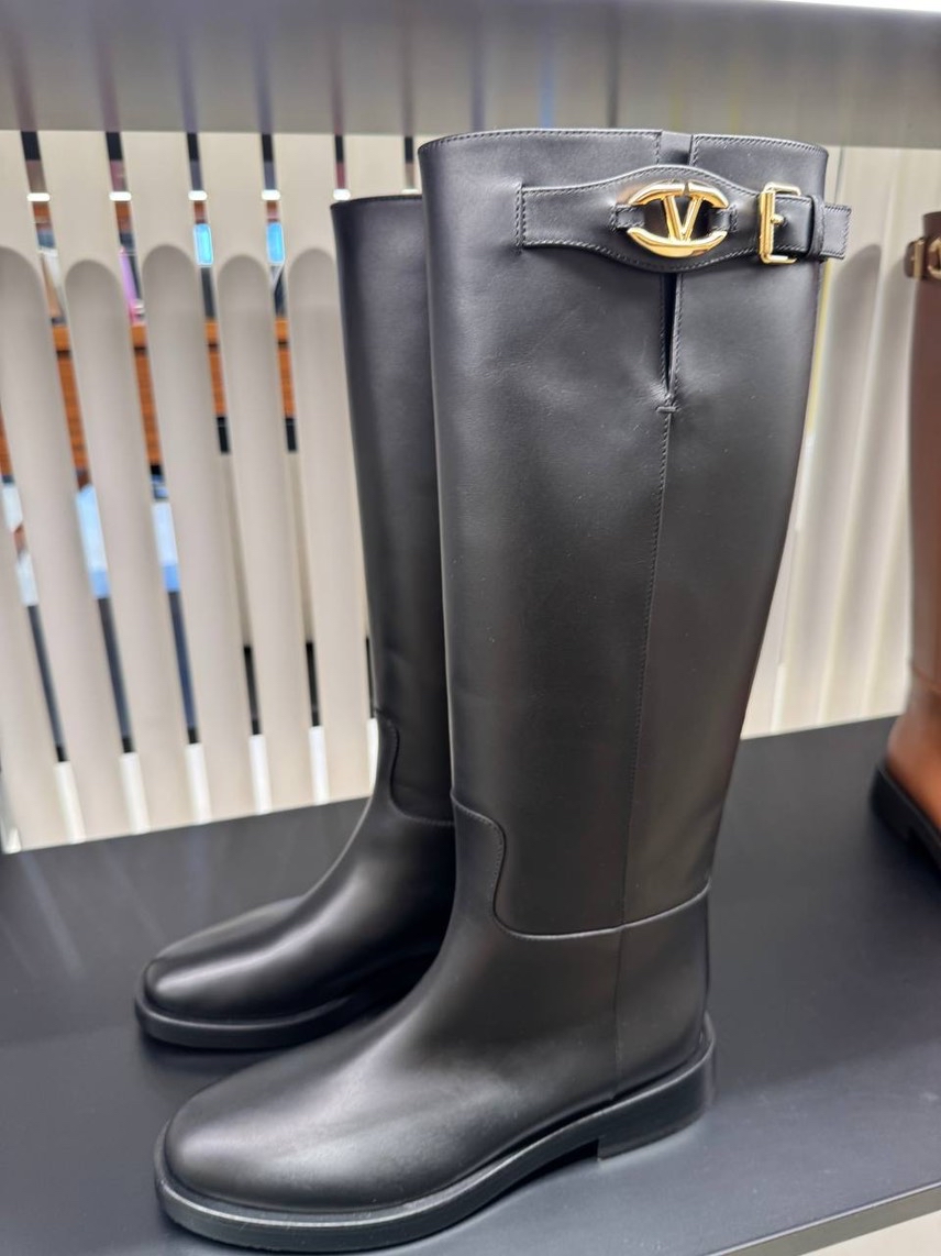 VALENTINO GARAVANI Boots side view - Women's luxury Shoes