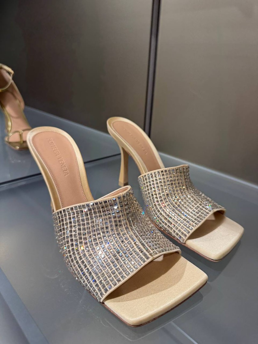 BOTTEGA VENETA Sandals front view - Women's luxury Shoes