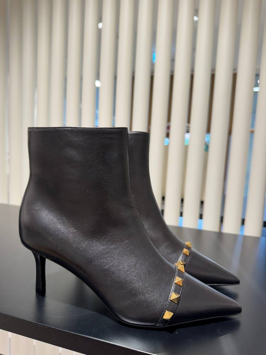 VALENTINO GARAVANI Boots front view - Women's luxury Shoes
