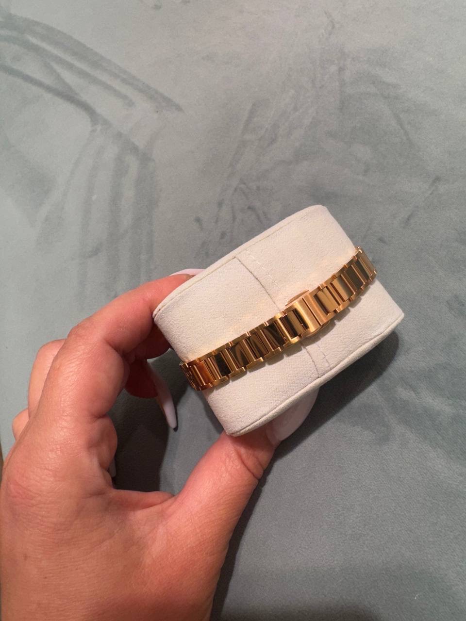 FENDI Watches side view - Women's luxury Jewelry and watches