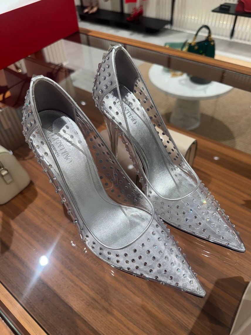 VALENTINO GARAVANI Pumps side view - Women's luxury Shoes