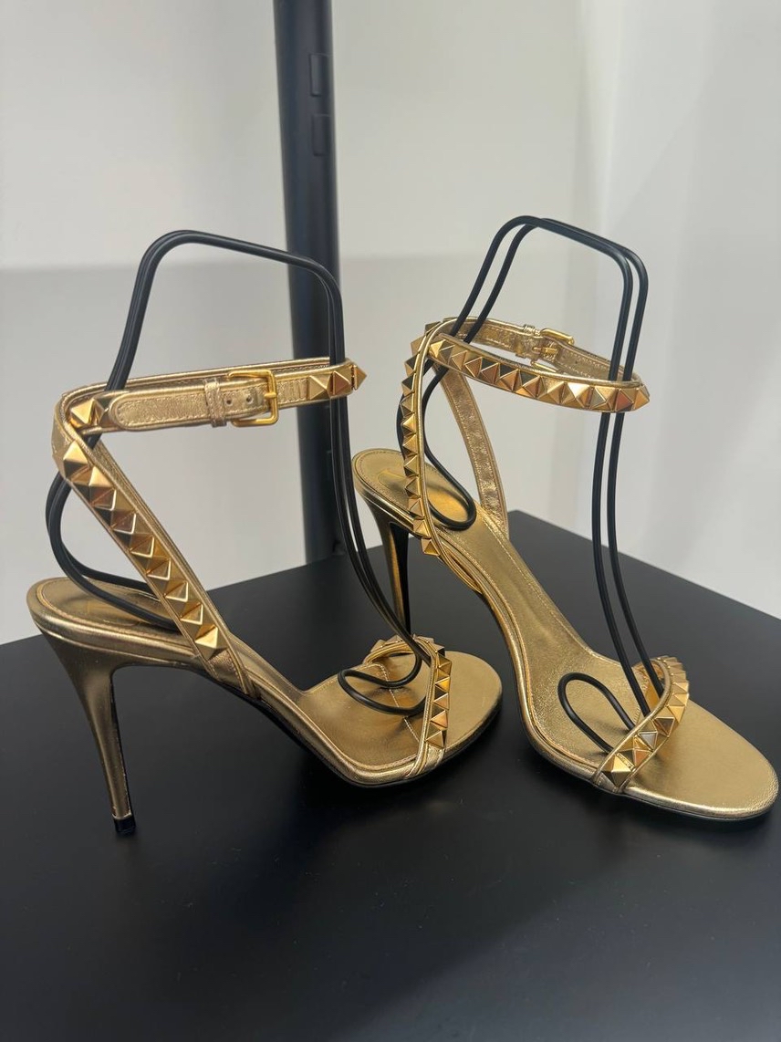 VALENTINO GARAVANI Sandals front view - Women's luxury Shoes