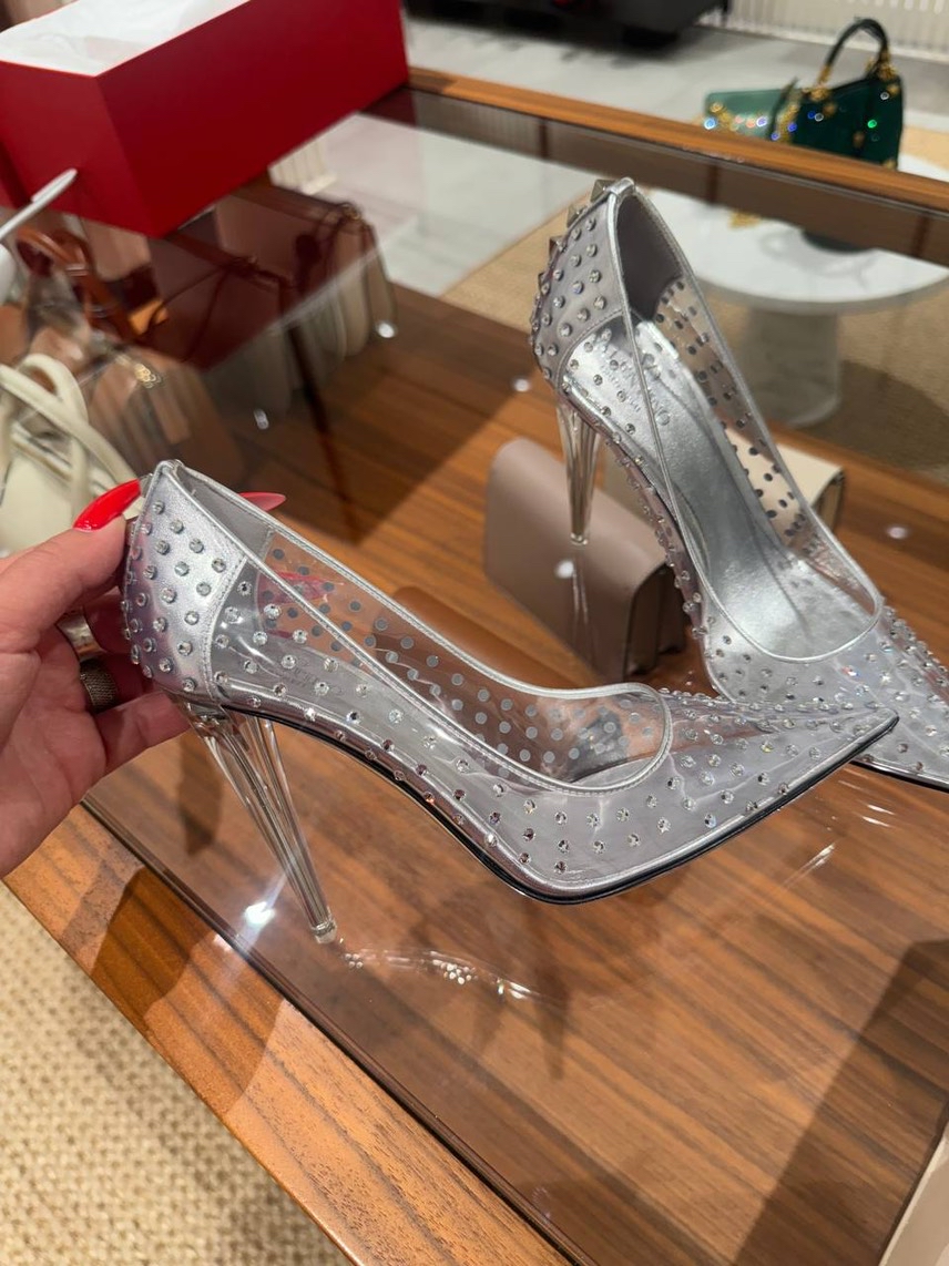 VALENTINO GARAVANI Pumps front view - Women's luxury Shoes