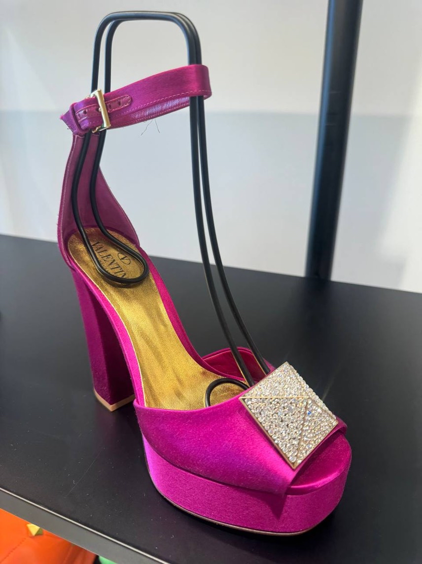 VALENTINO GARAVANI Sandals front view - Women's luxury Shoes