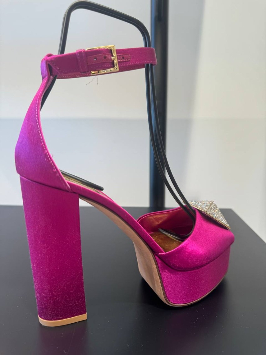 VALENTINO GARAVANI Sandals side view - Women's luxury Shoes
