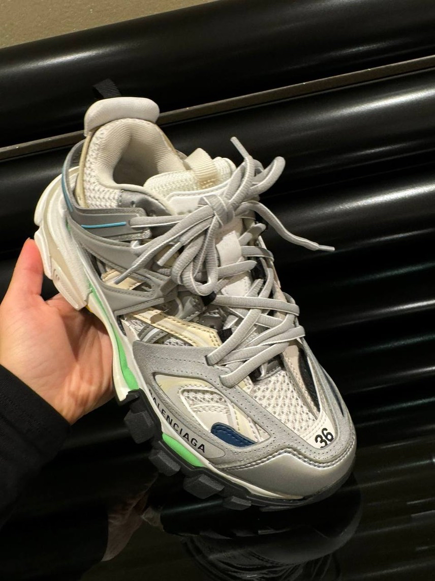 BALENCIAGA Sneakers side view - Women's luxury Shoes