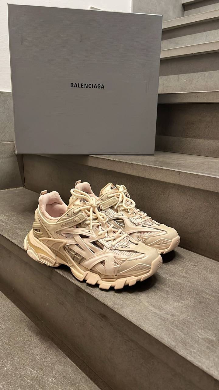 BALENCIAGA Sneakers side view - Women's luxury Shoes