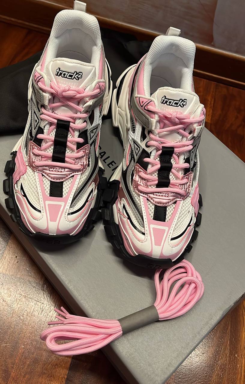 BALENCIAGA Sneakers side view - Women's luxury Shoes
