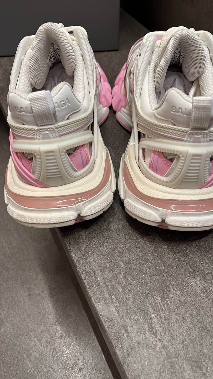 BALENCIAGA Sneakers side view - Women's luxury Shoes