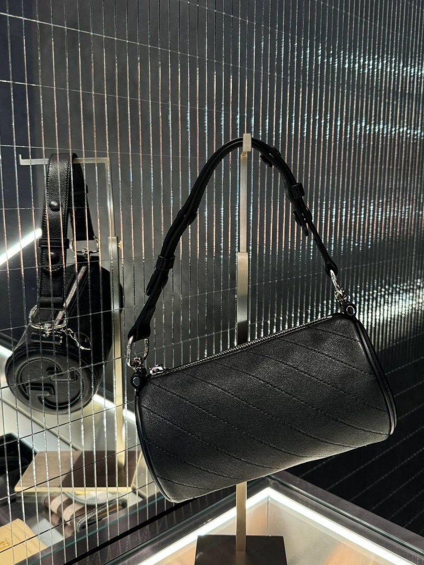 GUCCI Shoulder bags side view - Women's luxury Bags
