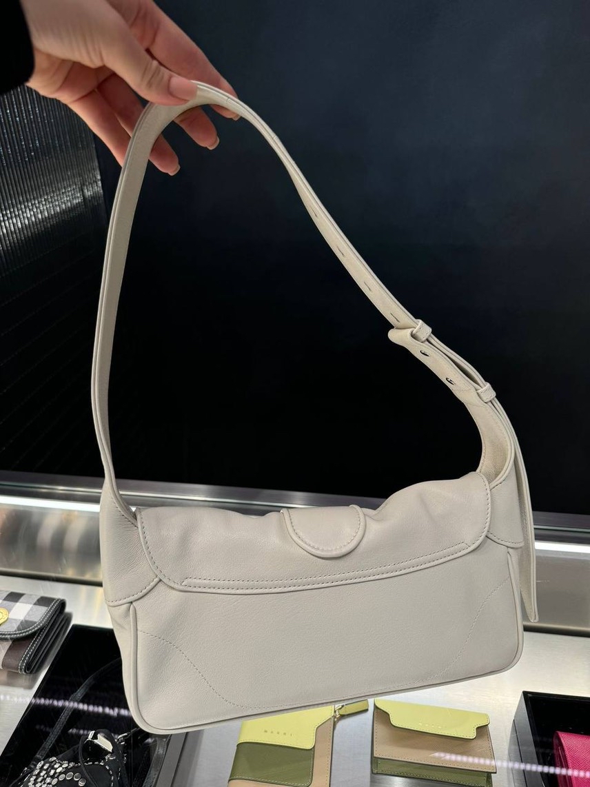 GUCCI Shoulder bags side view - Women's luxury Bags