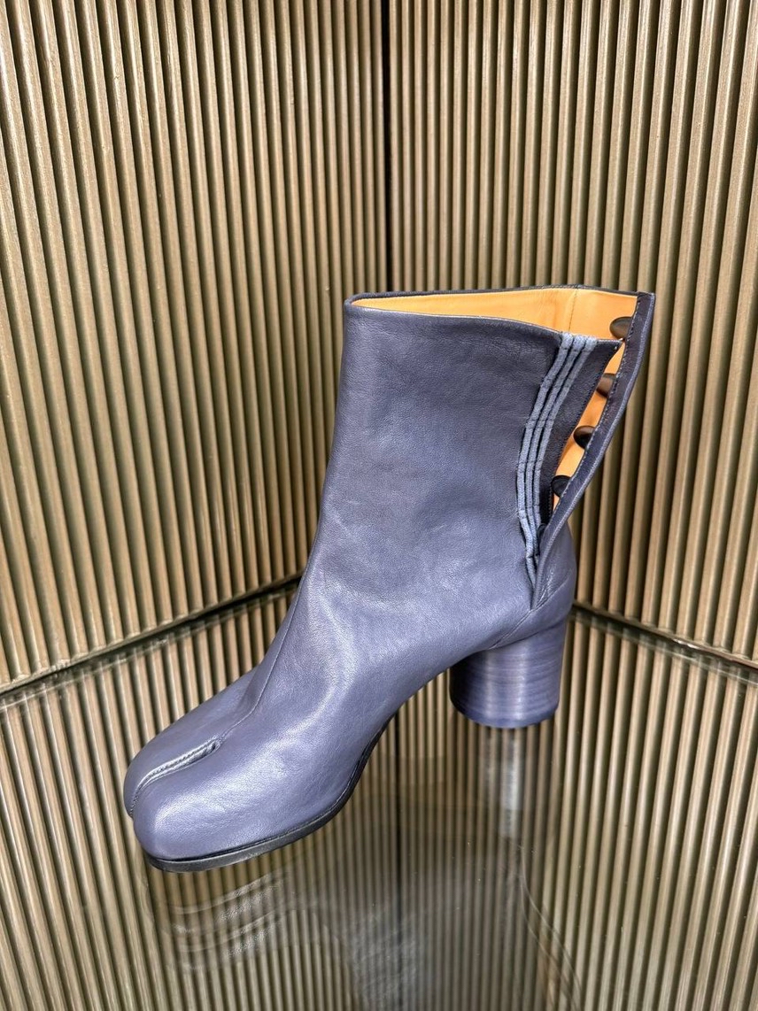 MAISON MARTIN MARGIELA Boots side view - Women's luxury Shoes
