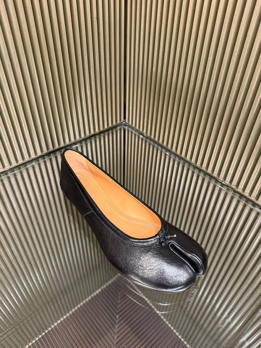 MAISON MARTIN MARGIELA Ballerinas front view - Women's luxury Shoes