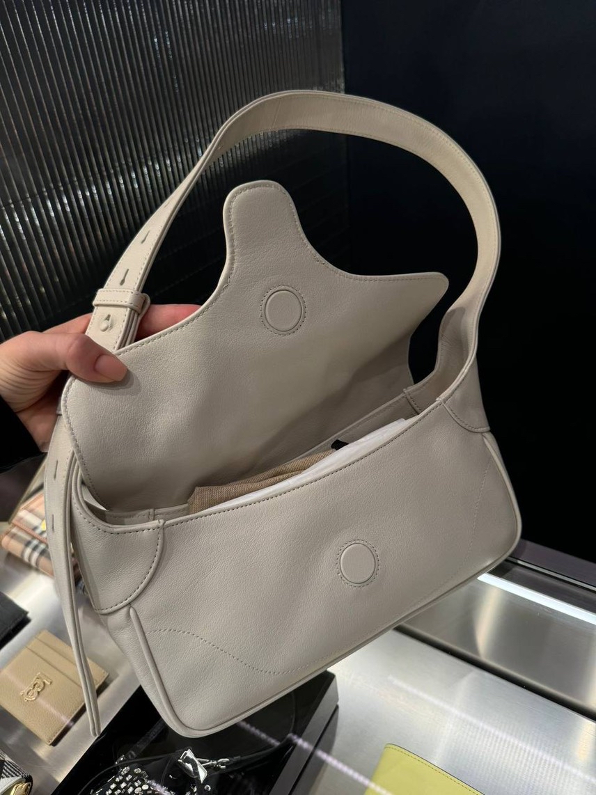 GUCCI Shoulder bags side view - Women's luxury Bags