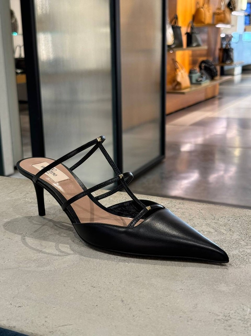 VALENTINO GARAVANI Sandals front view - Women's luxury Shoes