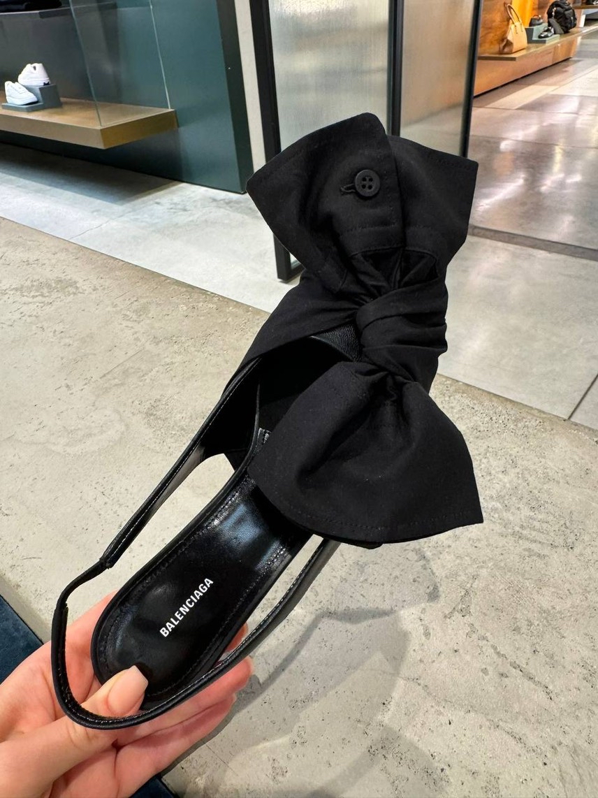 BALENCIAGA Sandals side view - Women's luxury Shoes