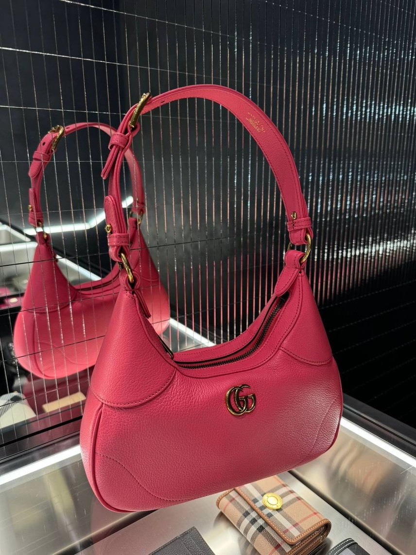 GUCCI Shoulder bags front view - Women's luxury Bags