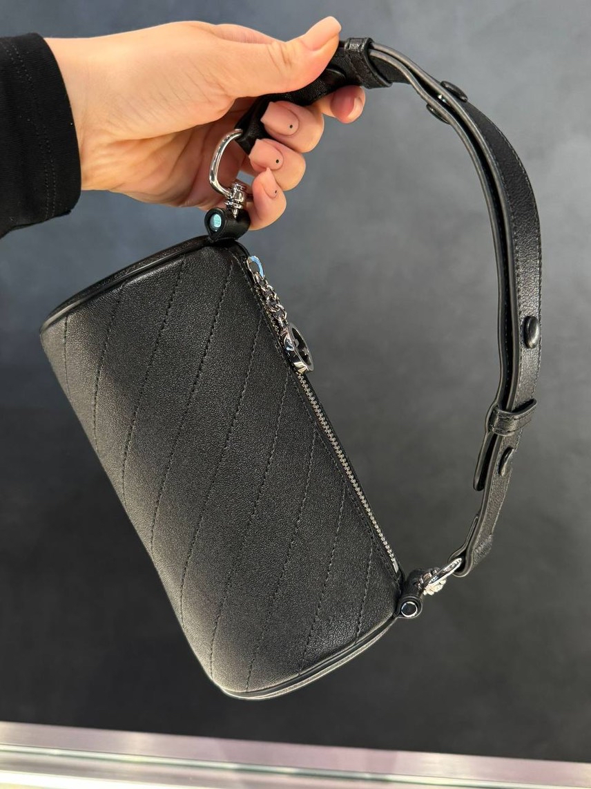 GUCCI Shoulder bags side view - Women's luxury Bags