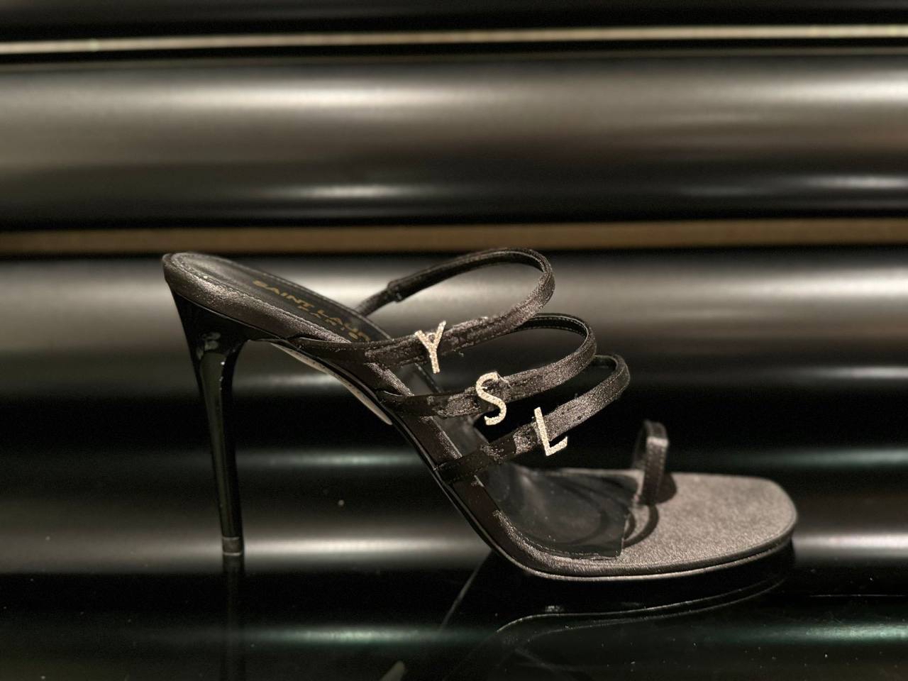 YVES SAINT LAURENT Sandals front view - Women's luxury Shoes