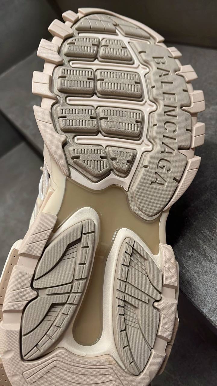 BALENCIAGA Sneakers side view - Women's luxury Shoes