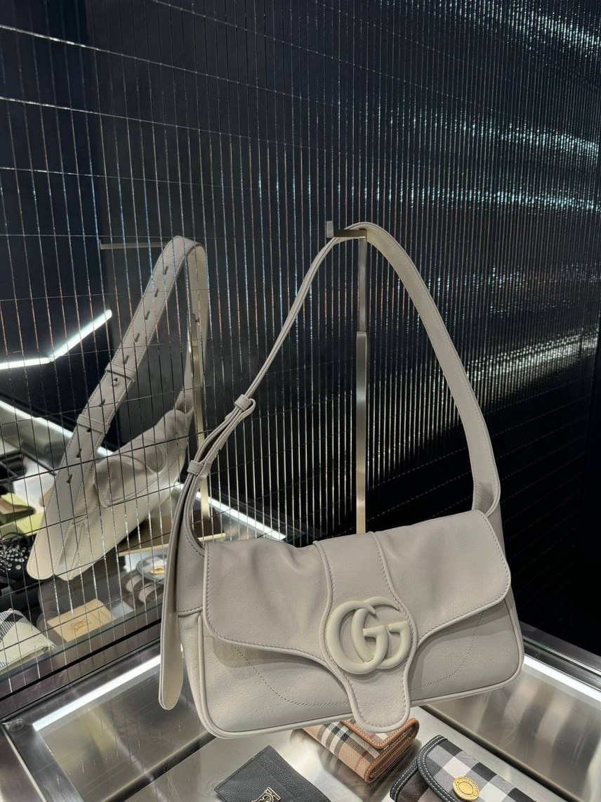 GUCCI Shoulder bags front view - Women's luxury Bags