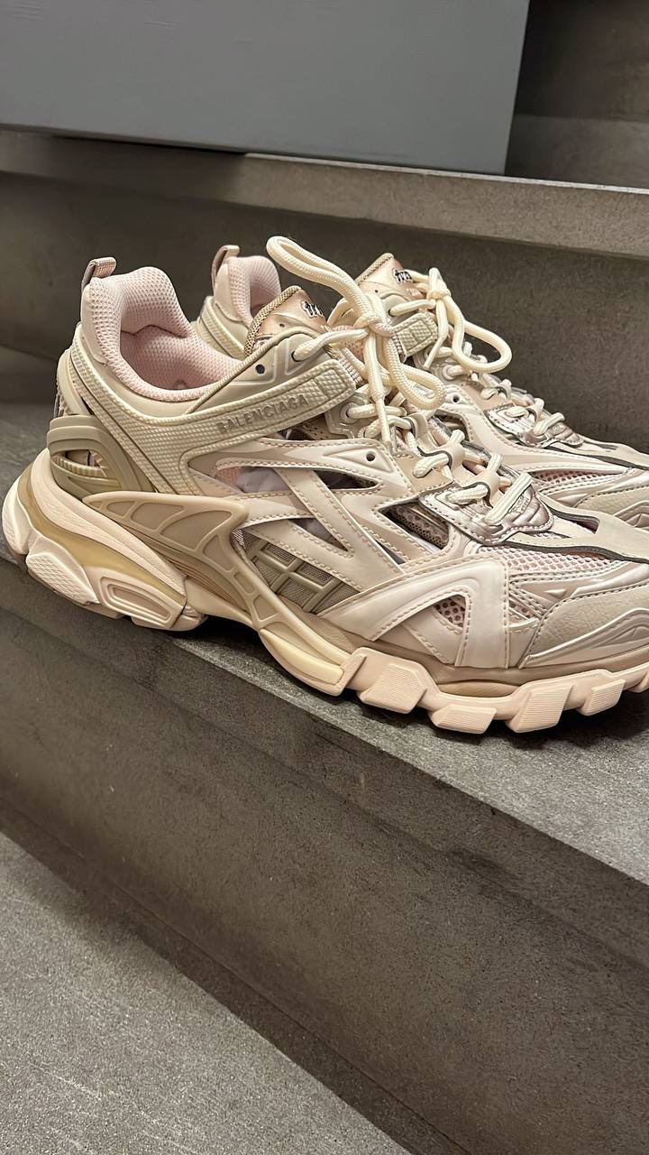 BALENCIAGA Sneakers front view - Women's luxury Shoes