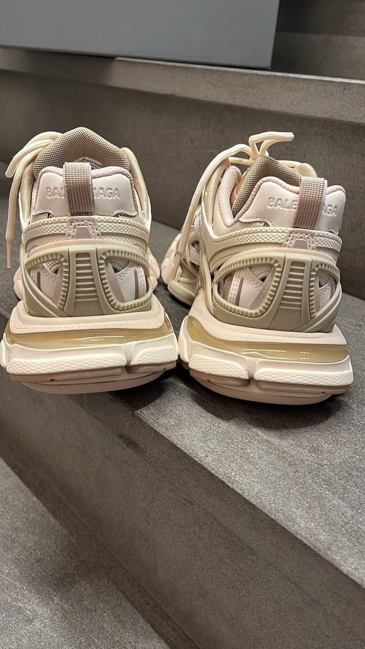 BALENCIAGA Sneakers side view - Women's luxury Shoes