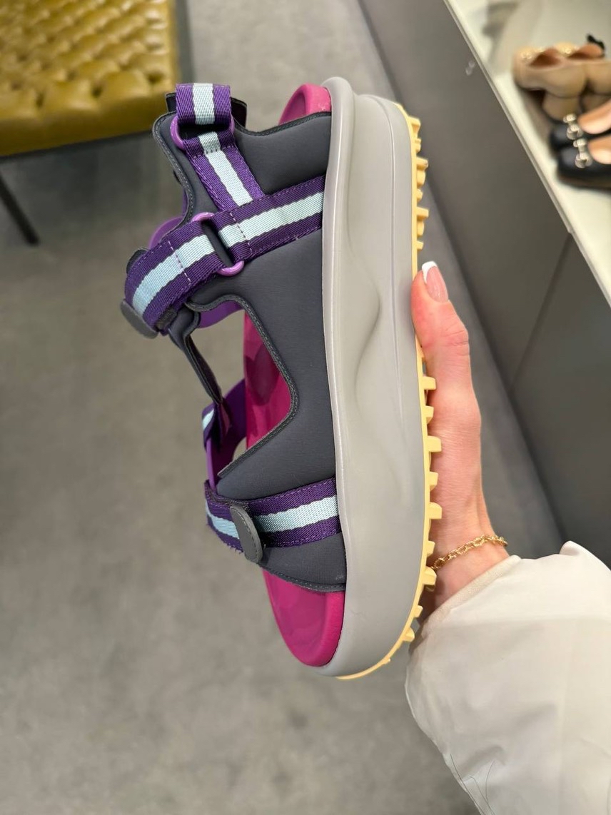 GUCCI Sandals side view - Women's luxury Shoes