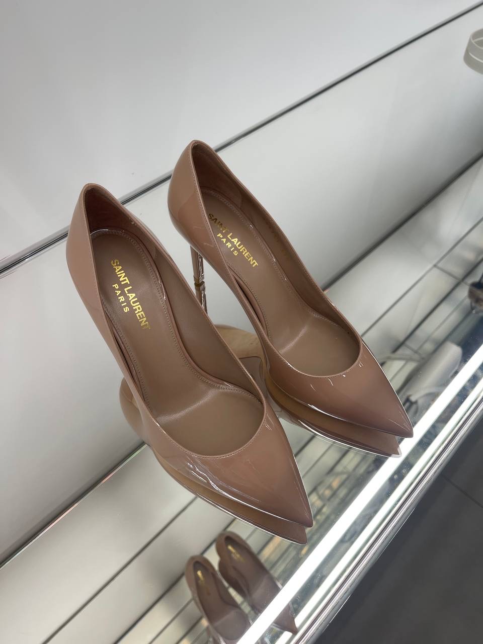YVES SAINT LAURENT Pumps front view - Women's luxury Shoes