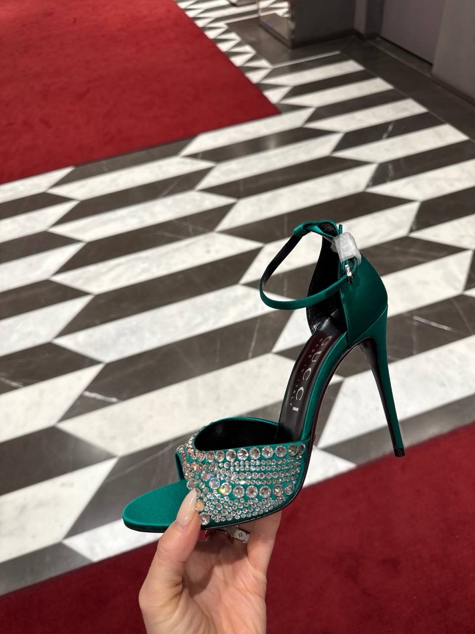 GUCCI Pumps front view - Women's luxury Shoes